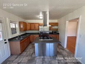 22122 Saticoy St in Los Angeles, CA - Building Photo - Building Photo