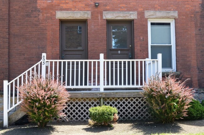 403 W 9th St in Erie, PA - Foto de edificio - Building Photo