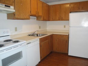 610 Union St-Unit -204 in Manchester, NH - Foto de edificio - Building Photo