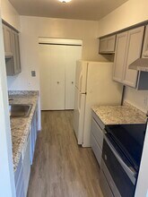 30052 W 12 Mile Rd, Unit 65 in Farmington Hills, MI - Building Photo - Building Photo