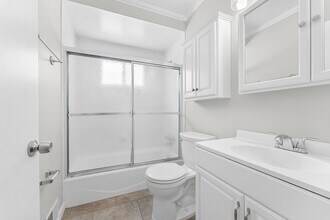 15762 Isabelle St in Romulus, MI - Building Photo - Building Photo