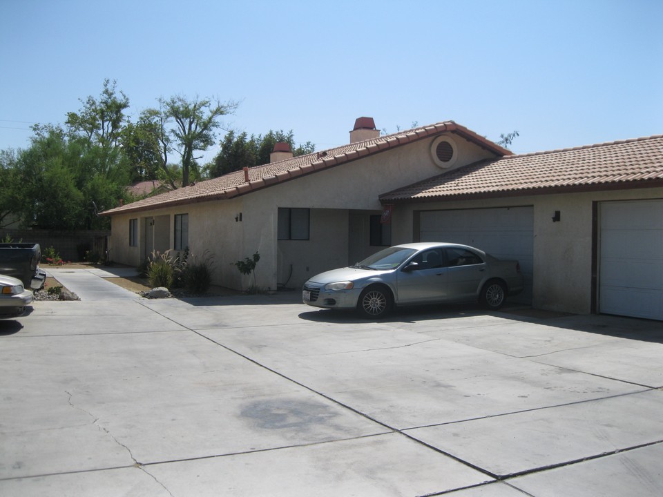 BEAUTIFUL 4PLEX, ALL 3&2 UNITS, 2 CAR GARAGES in Cathedral City, CA - Building Photo