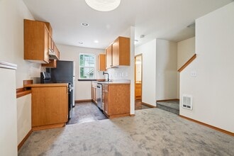 5002 S 30th St in Tacoma, WA - Building Photo - Building Photo