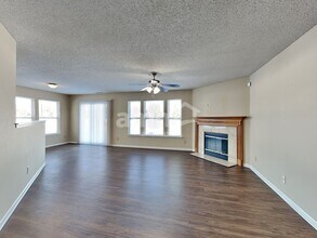 12608 Bearsdale Dr in Indianapolis, IN - Foto de edificio - Building Photo