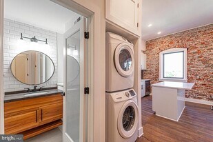 1211 Bainbridge St in Philadelphia, PA - Building Photo