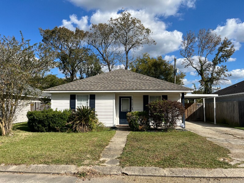 16128 Monica Dr in Prairieville, LA - Building Photo