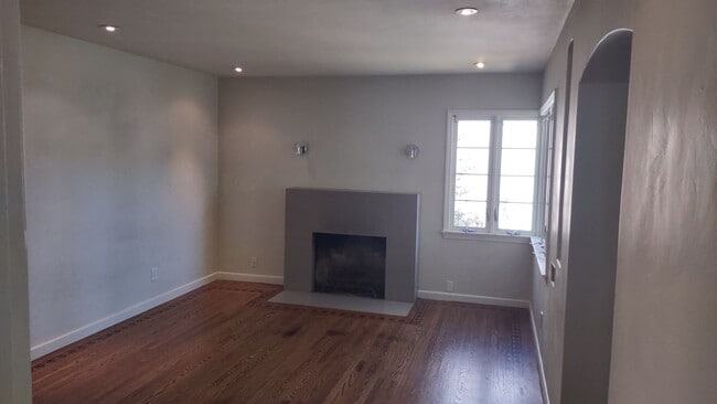 568 Robertson Way in Sacramento, CA - Building Photo - Building Photo