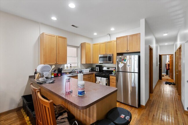 2338 N Greenview Ave, Unit 1