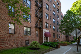 105-07 66th Rd in Forest Hills, NY - Building Photo - Building Photo