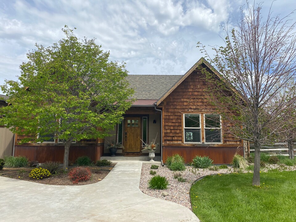 2452 Creekwood Dr in Bozeman, MT - Building Photo