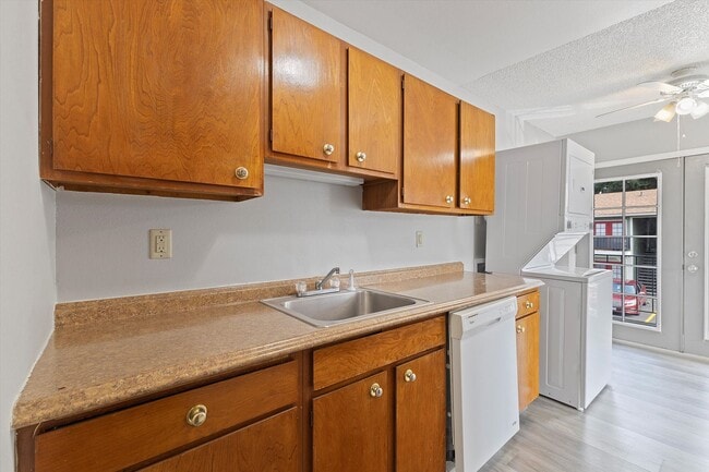 Bardon Apartments in Portland, OR - Foto de edificio - Building Photo