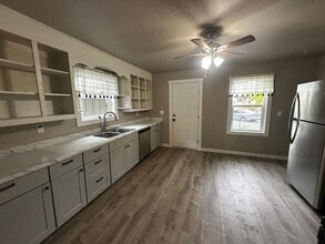 412 W Umpqua St in Roseburg, OR - Building Photo - Building Photo