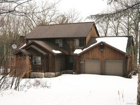 136 Browning Blvd in Barryville, NY - Building Photo