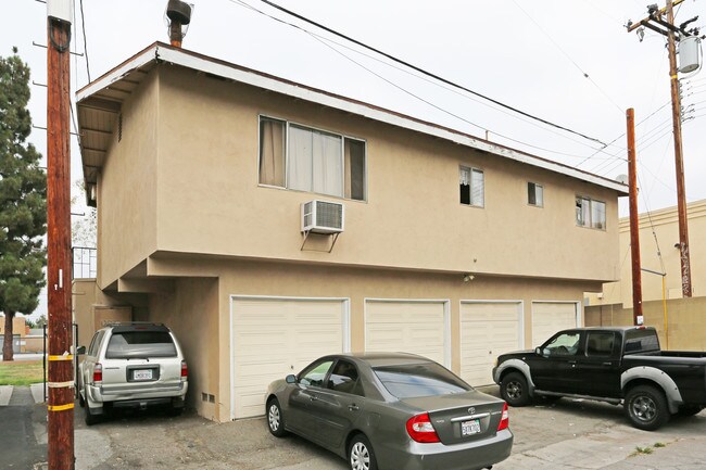 12072 Haster St in Garden Grove, CA - Foto de edificio - Building Photo