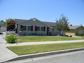1202 E Everett Pl in Orange, CA - Building Photo