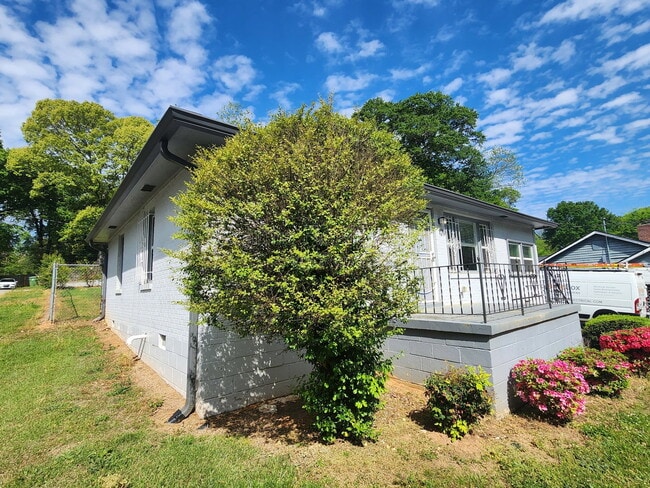 120 Burbank Dr NW in Atlanta, GA - Building Photo - Building Photo