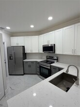 5473 NW 90th Ave in Sunrise, FL - Building Photo - Building Photo