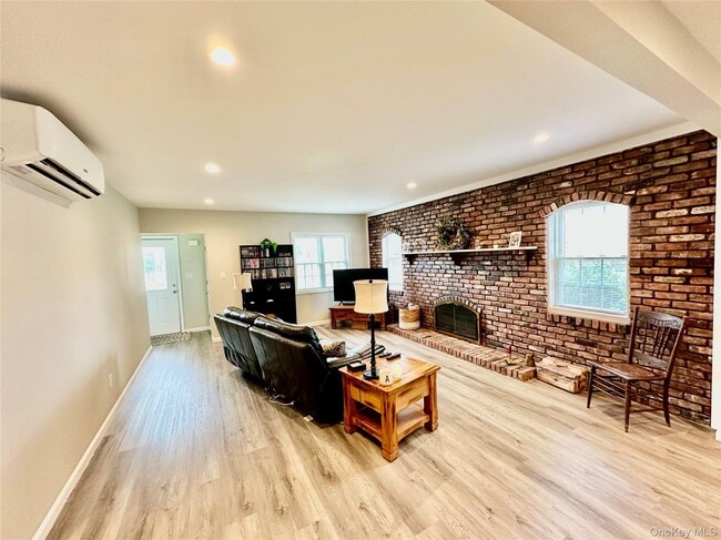 133 Schenck Blvd in Floral Park, NY - Building Photo - Building Photo