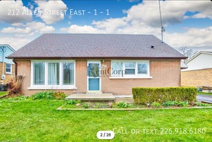 212 Allen St E in Waterloo, ON - Building Photo