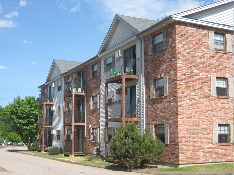 Pines of West Concord in Concord, NH - Building Photo