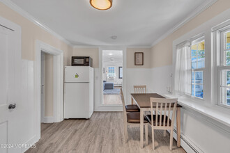 128 Mt Hermon Way in Ocean Grove, NJ - Foto de edificio - Building Photo
