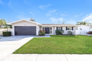 1023 San Pedro Dr in Dunedin, FL - Building Photo