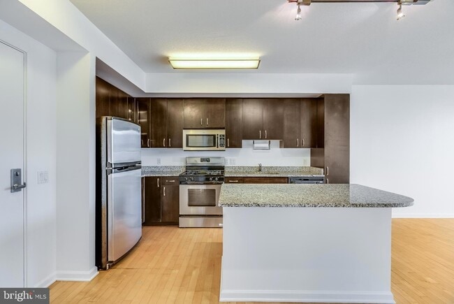 440 L St NW, Unit 913 in Washington, DC - Building Photo - Building Photo