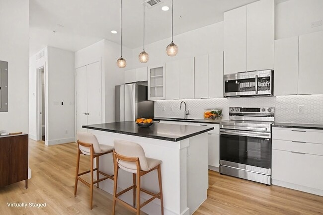 property at 2217 N Fitzhugh Ave