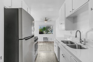 Park Fulton in North Hollywood, CA - Building Photo