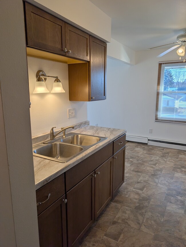 2315 E Peter St in Appleton, WI - Foto de edificio - Building Photo