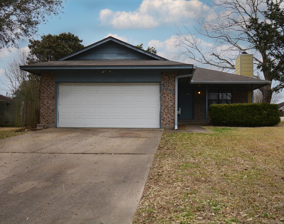 2608 Cheyenne Dr in Brenham, TX - Building Photo