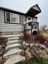 261 Wilcox Rd in Tieton, WA - Building Photo