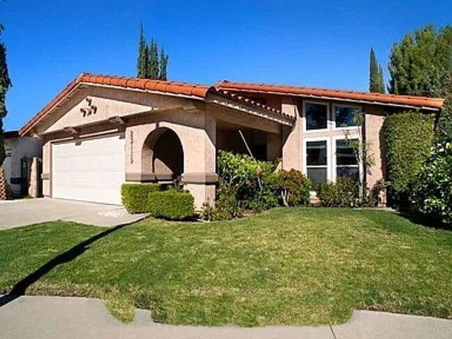 23119 Valerio St in Los Angeles, CA - Building Photo - Building Photo