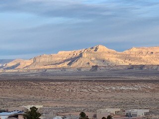 1001 Tower Butte Dr in Page, AZ - Foto de edificio