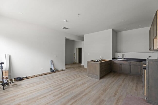 property at 3121 N California Ave