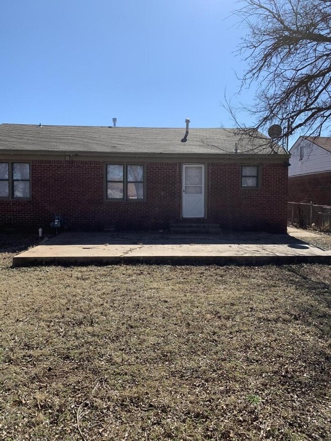 property at 1221 NE 42nd St