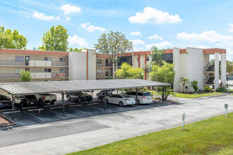 Lakeside Village in Lakeland, FL - Foto de edificio - Building Photo