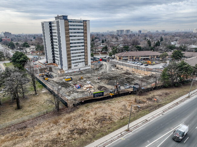 555 The West Mall in Toronto, ON - Building Photo - Building Photo