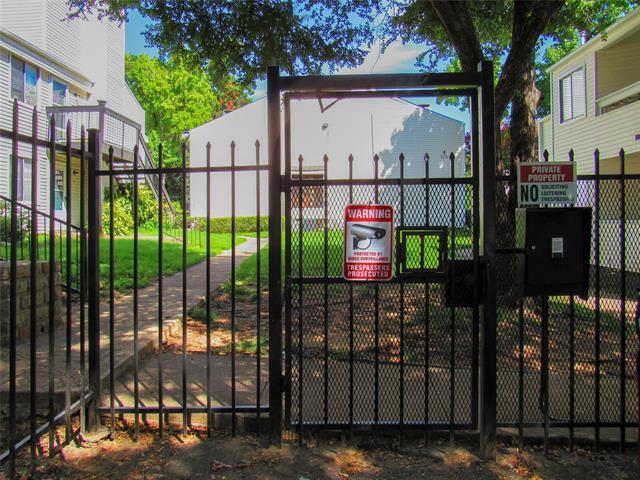 7431 Holly Hill Dr in Dallas, TX - Building Photo - Building Photo