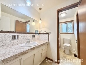 106 Greenbrier Dr in Waterloo, ON - Building Photo - Building Photo
