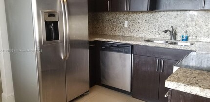 34 SW 9th St-Unit -1 in Hallandale Beach, FL - Building Photo - Building Photo