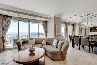 322 Karen Ave, Unit 3304 in Las Vegas, NV - Building Photo - Building Photo