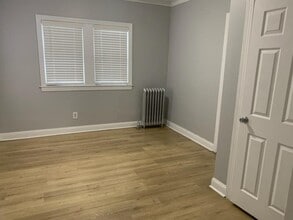 9 Davis Ave, Unit 2 in East Orange, NJ - Foto de edificio - Building Photo