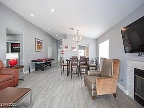 745 Gullwing Ln in North Las Vegas, NV - Building Photo - Building Photo