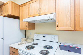 Shiloh Apartments in Tacoma, WA - Building Photo - Interior Photo