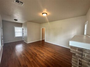 750 Jenkins Ave in Norman, OK - Building Photo - Building Photo