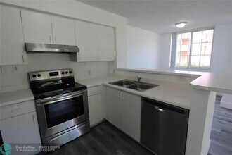 7824 Sonoma Springs Cir in Greenacres, FL - Building Photo - Building Photo
