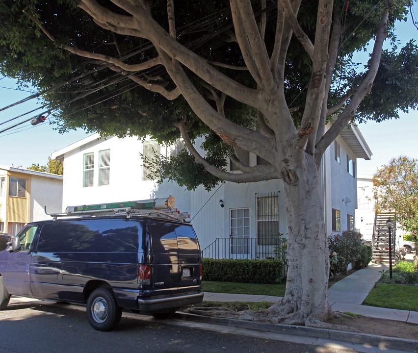 2231 Virginia Ave in Santa Monica, CA - Building Photo