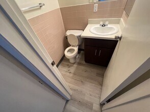 1104 W 39th Pl in Los Angeles, CA - Building Photo - Building Photo