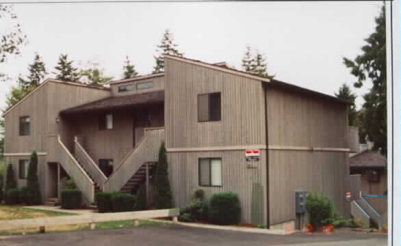 2611 S 240th St in Des Moines, WA - Building Photo